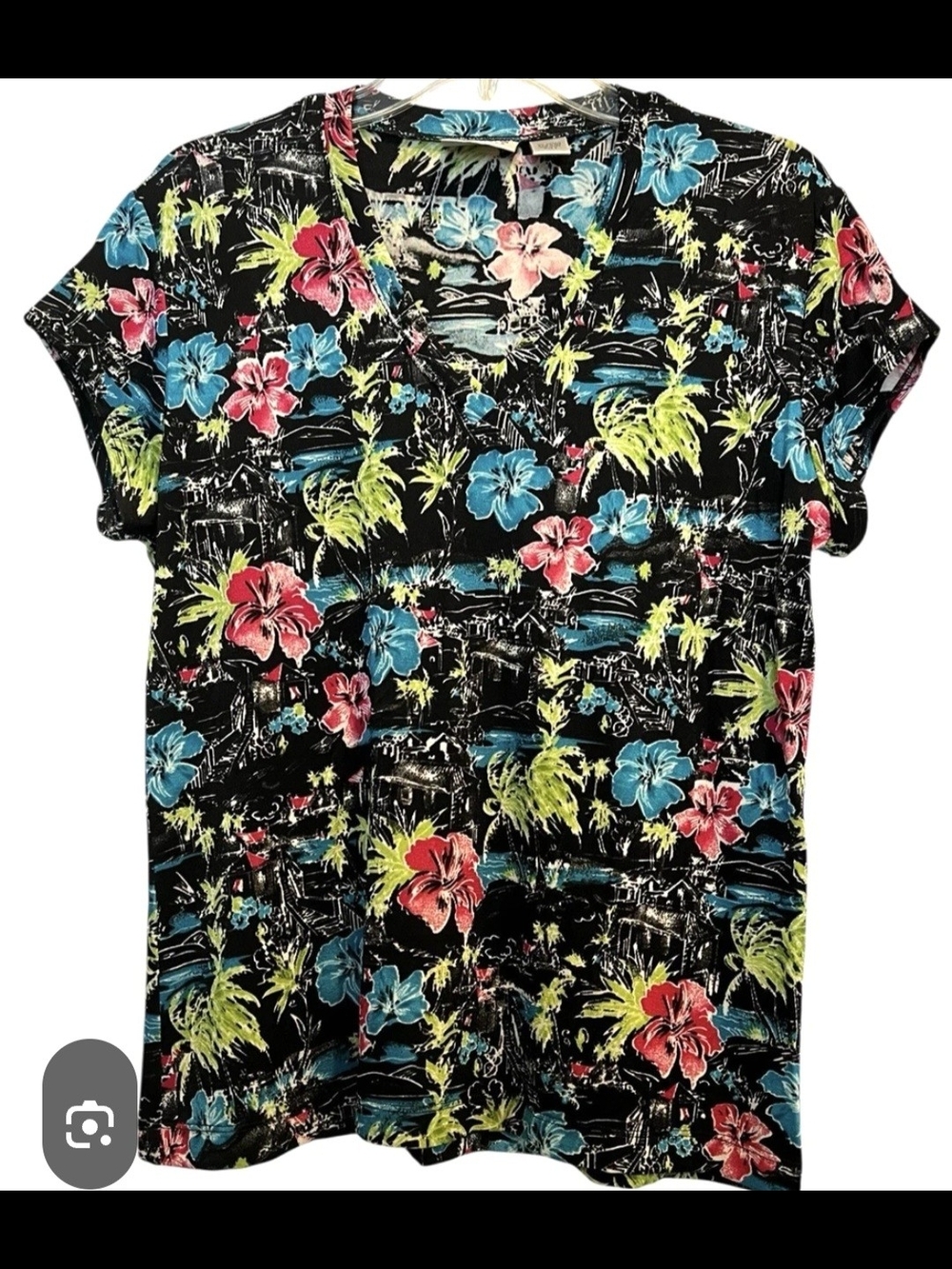 Chicos Travelers Hawaiian Stretchy V Neck Top. Size XL